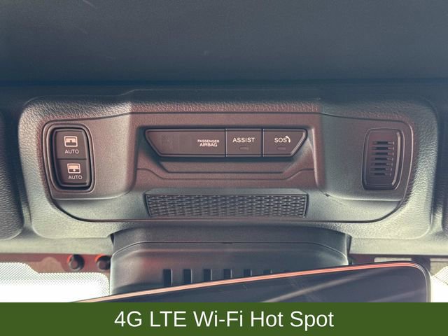 Used 2025 Jeep Wrangler Sahara image 31