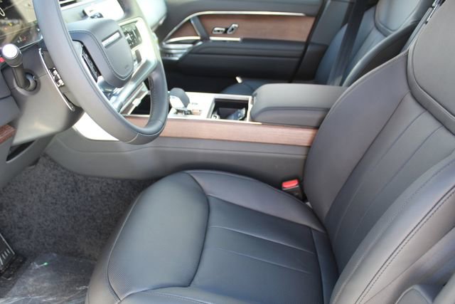 Used 2025 Land Rover Range Rover SE image 18