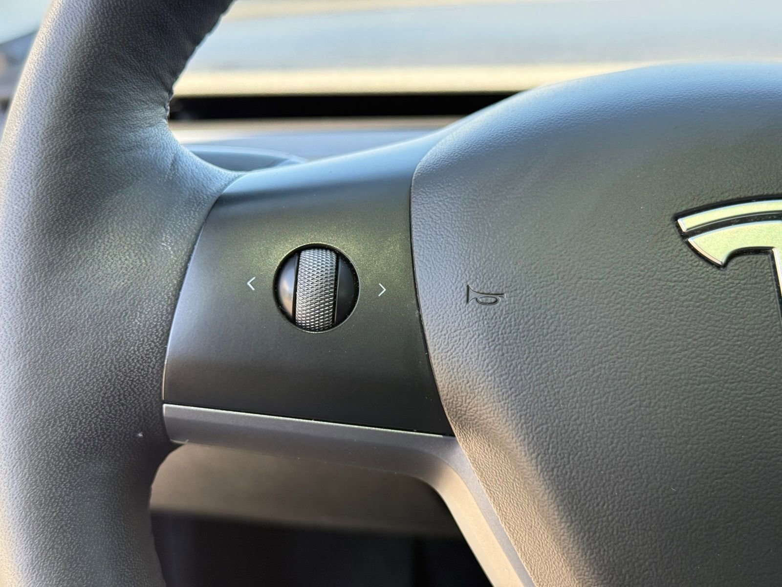 Used 2022 Tesla Model Y Long Range image 28