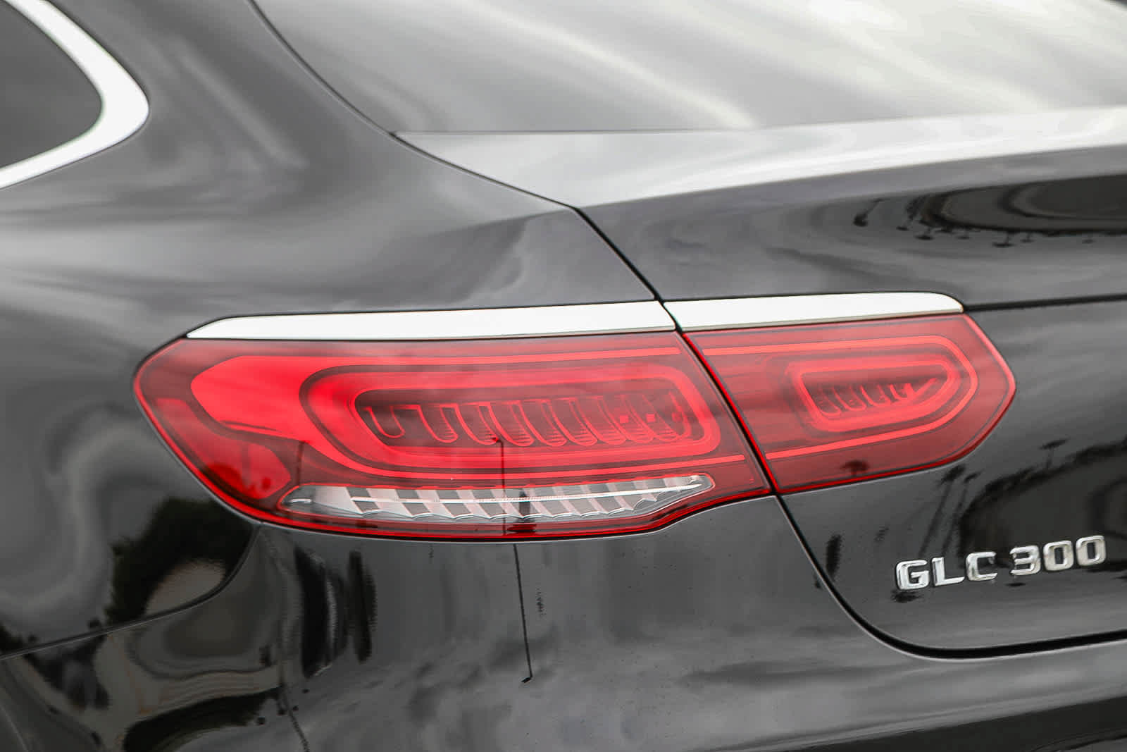 Used 2022 Mercedes-Benz GLC 300 4MATIC Coupe image 9