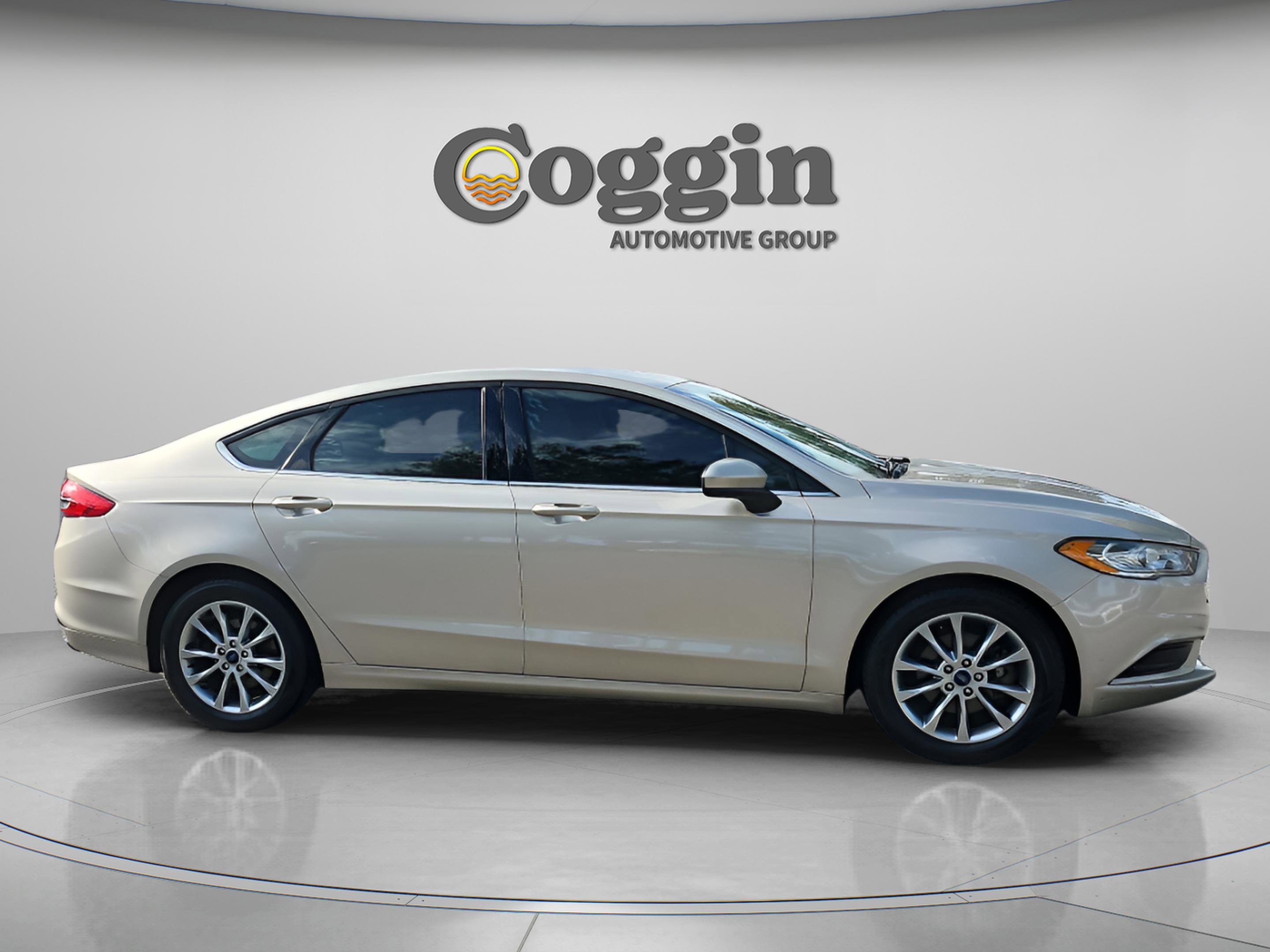 Used 2017 Ford Fusion SE image 6