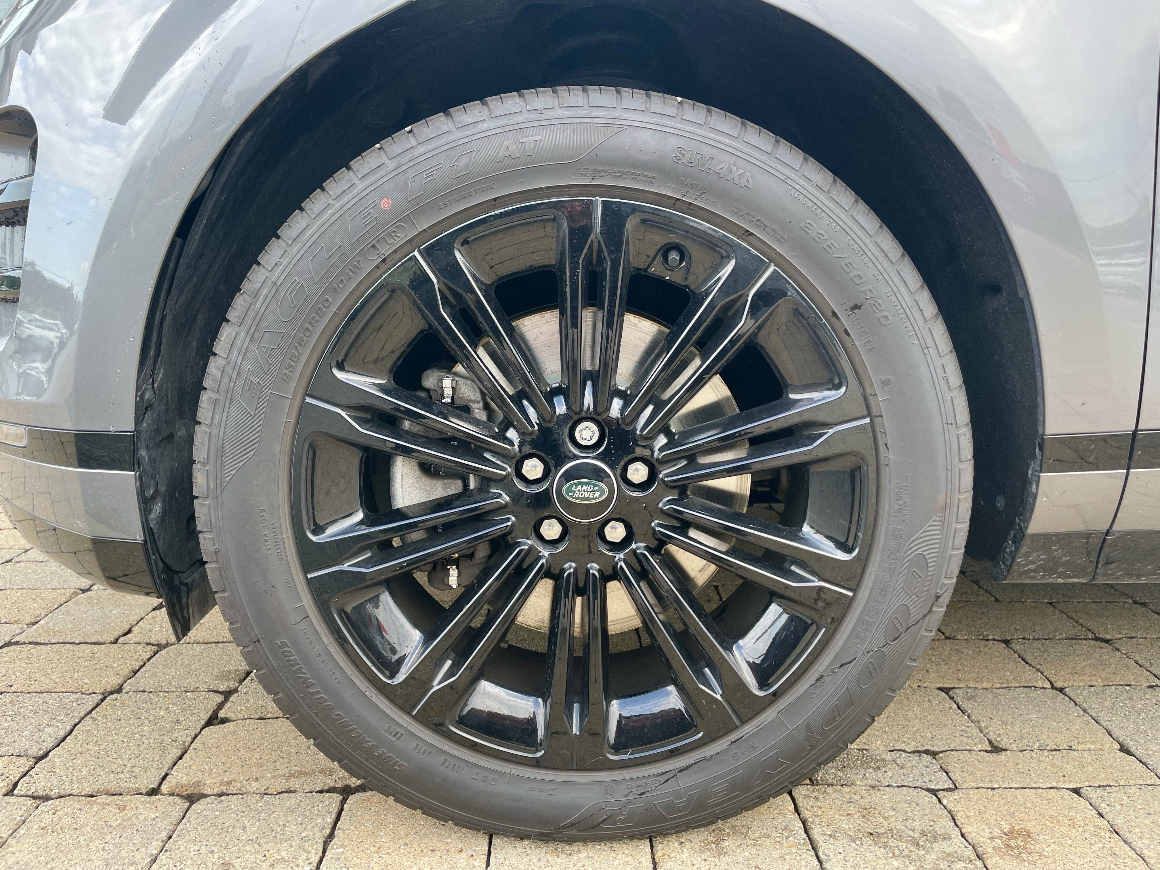 Certified 2025 Land Rover Range Rover Evoque Dynamic SE AWD/4WD image 9