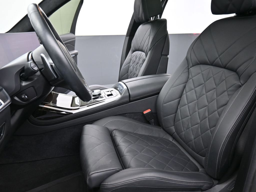 Used 2024 BMW X7 xDrive40i w/ Executive Package image 11