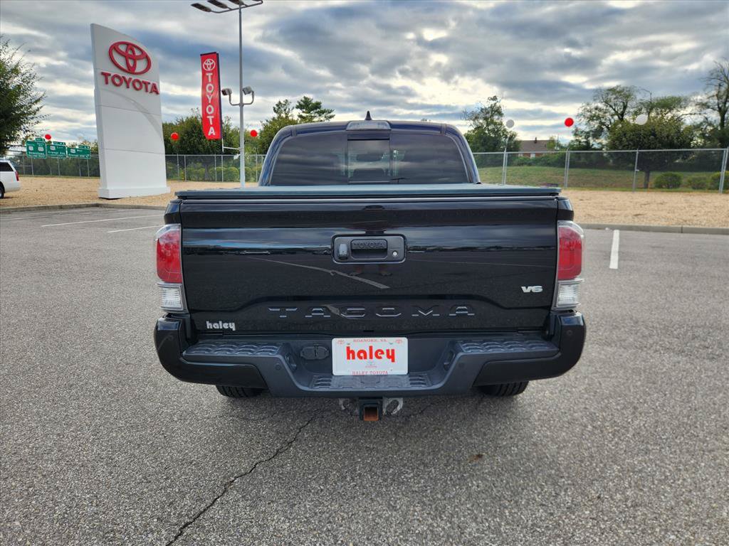Used 2020 Toyota Tacoma TRD Sport w/ TRD Premium Sport Package AWD/4WD image 6