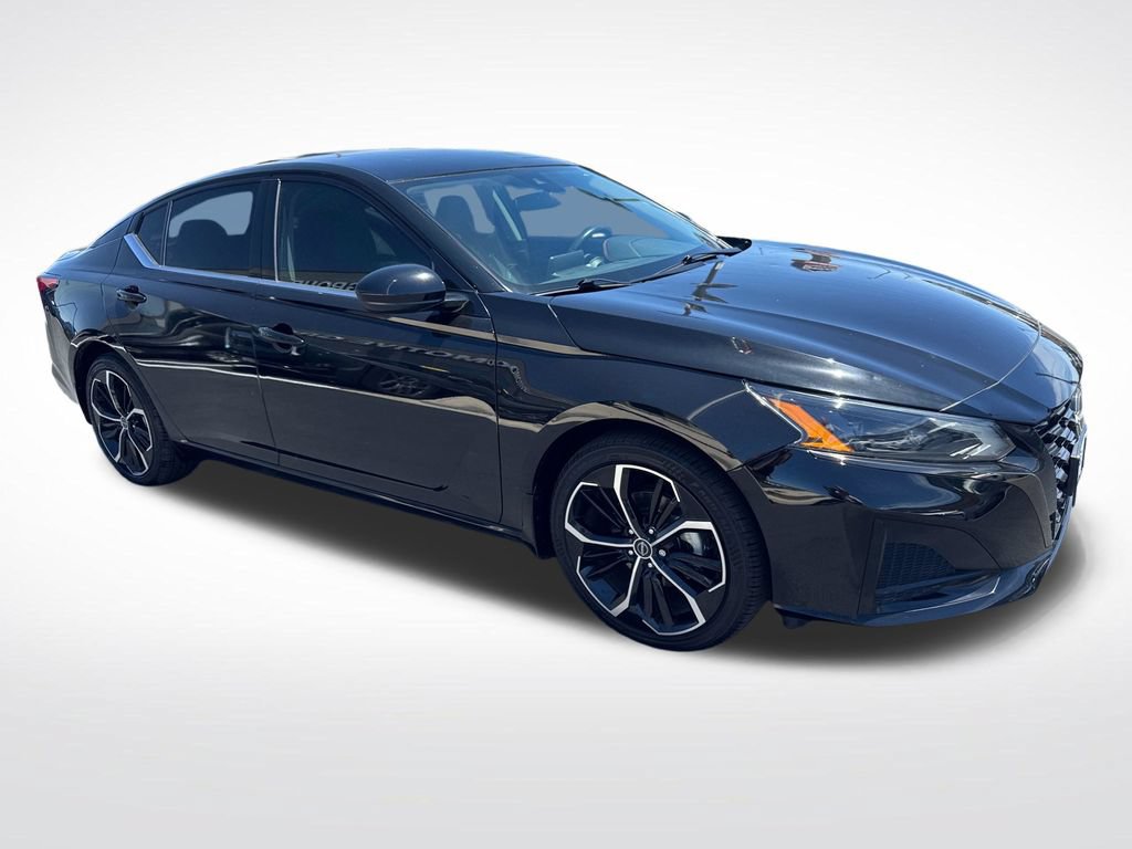 Used 2023 Nissan Altima 2.5 SR AWD/4WD image 7
