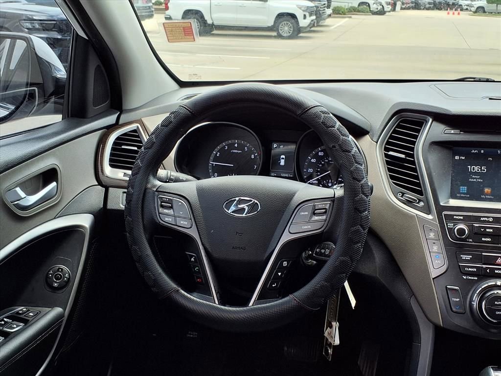 Used 2017 Hyundai Santa Fe SE FWD image 12
