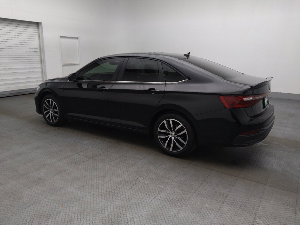 Used 2025 Volkswagen Jetta SE image 3