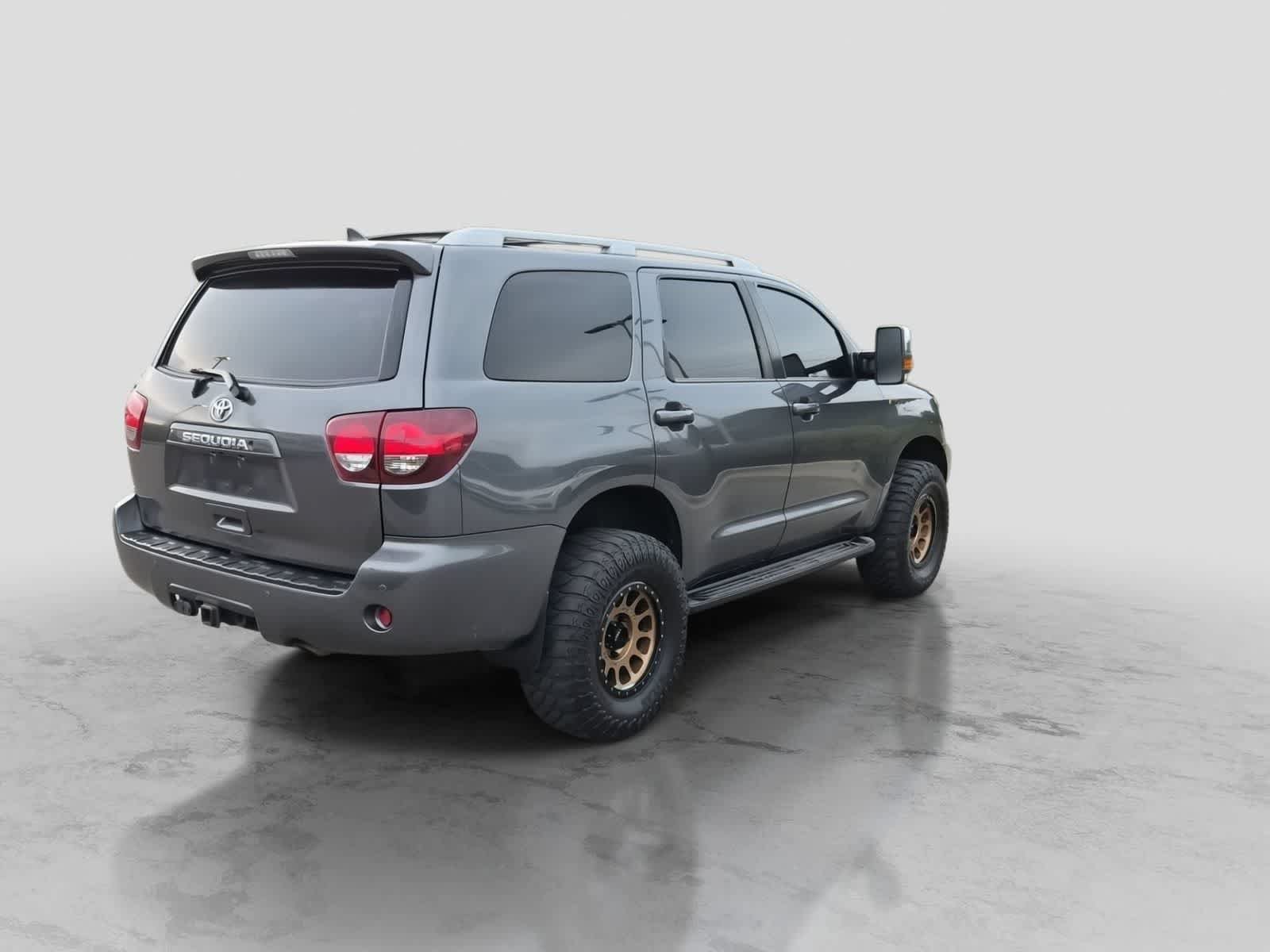 Used 2019 Toyota Sequoia SR5 AWD/4WD image 8