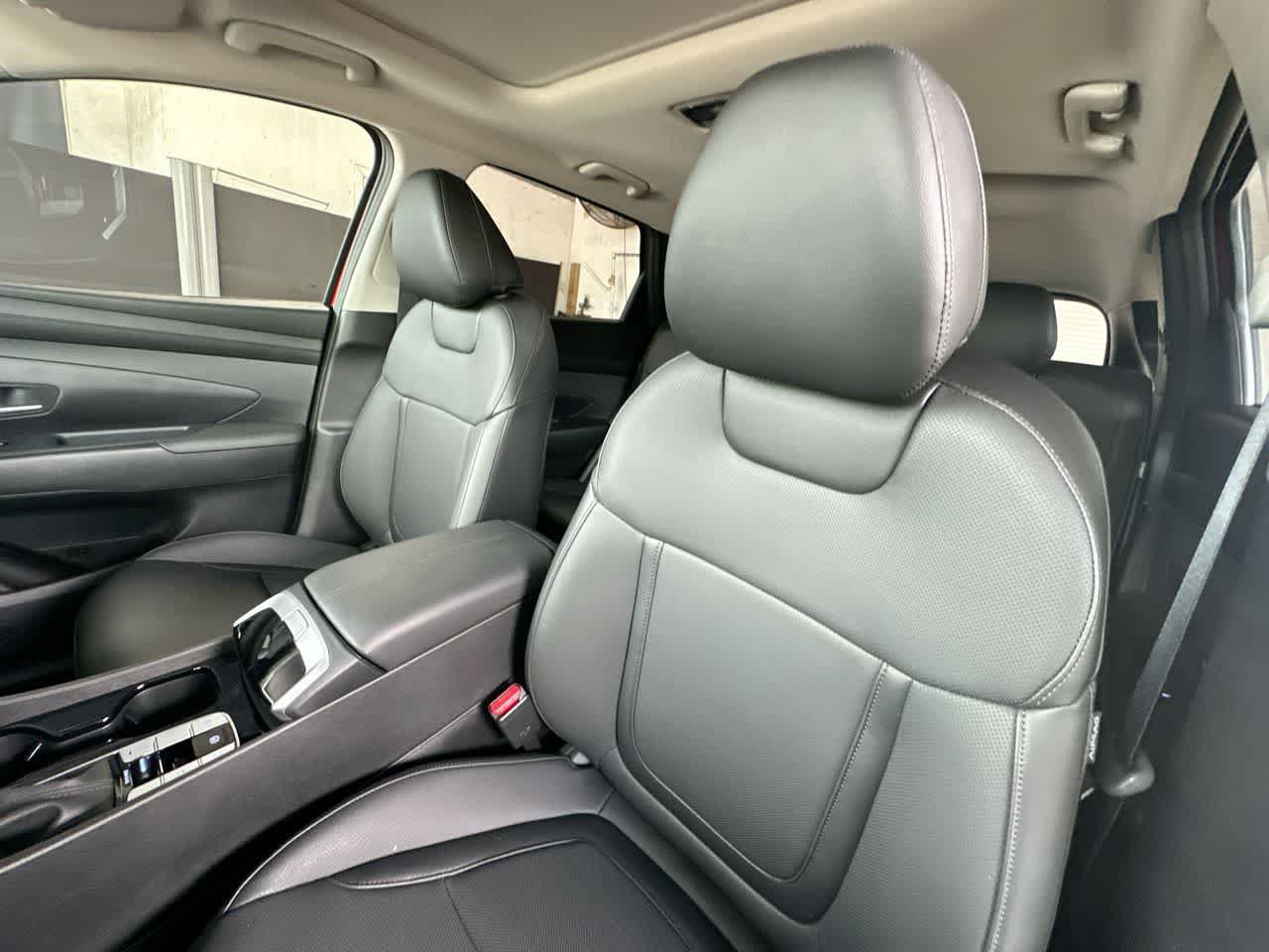 Used 2025 Hyundai Tucson SEL FWD image 14