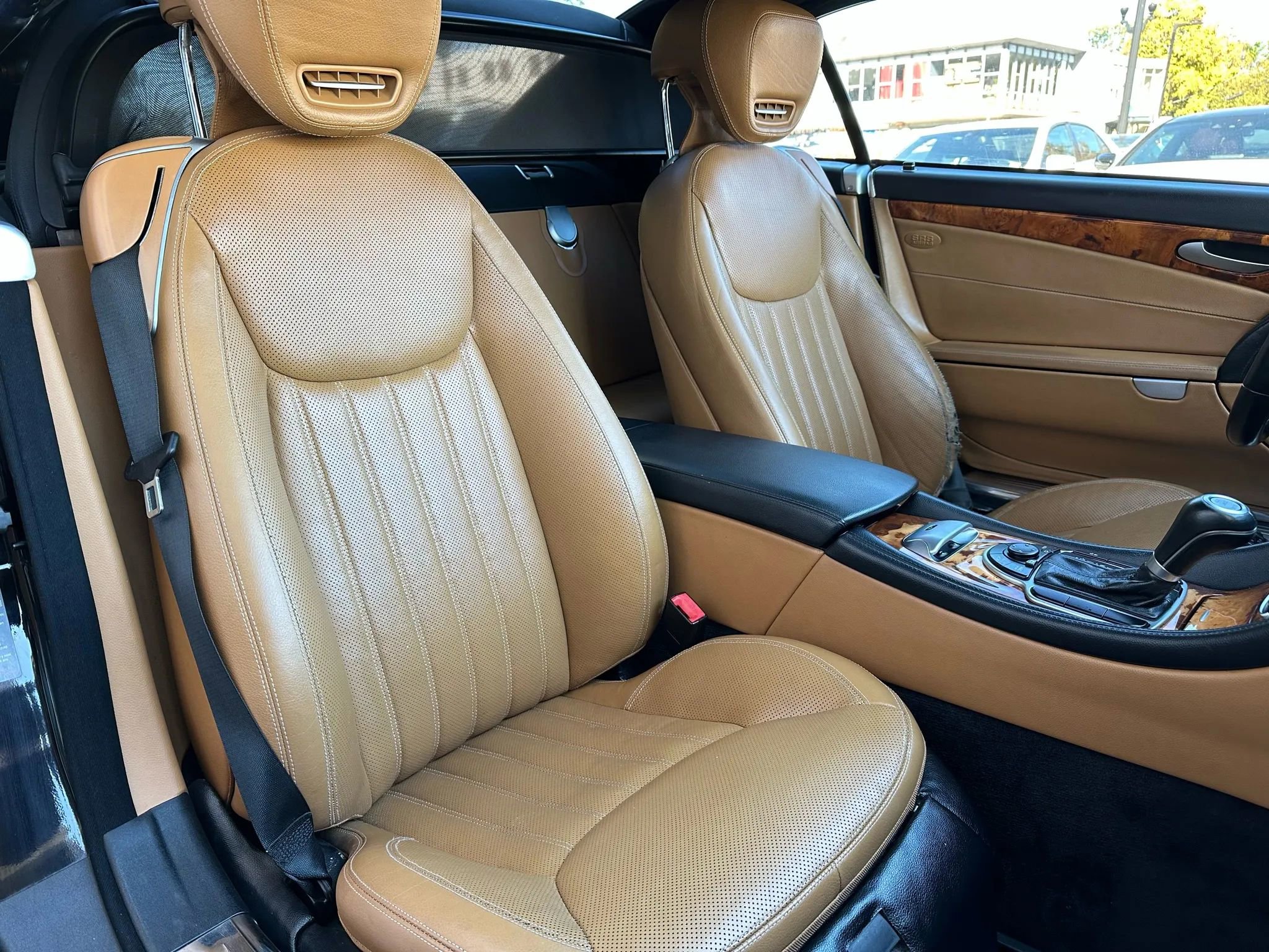 Used 2011 Mercedes-Benz SL 550 image 12