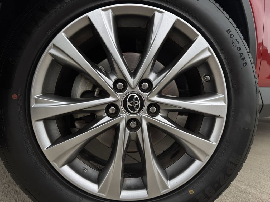 Used 2017 Toyota RAV4 Limited FWD image 9