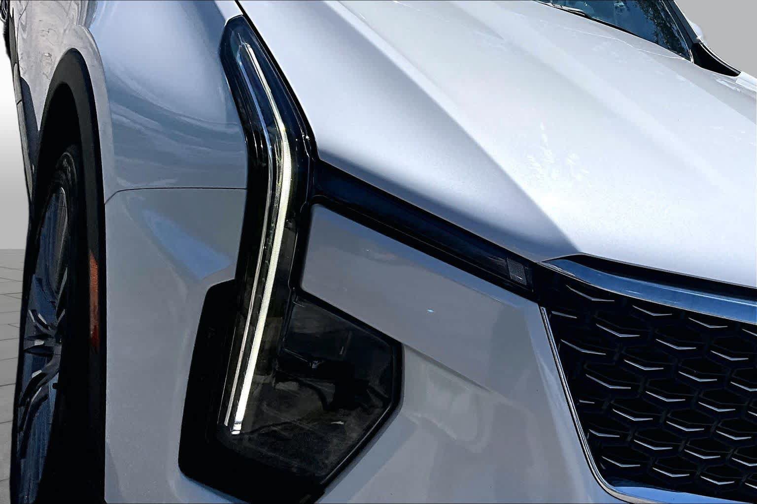 Used 2024 Cadillac XT4 Premium Luxury FWD image 28