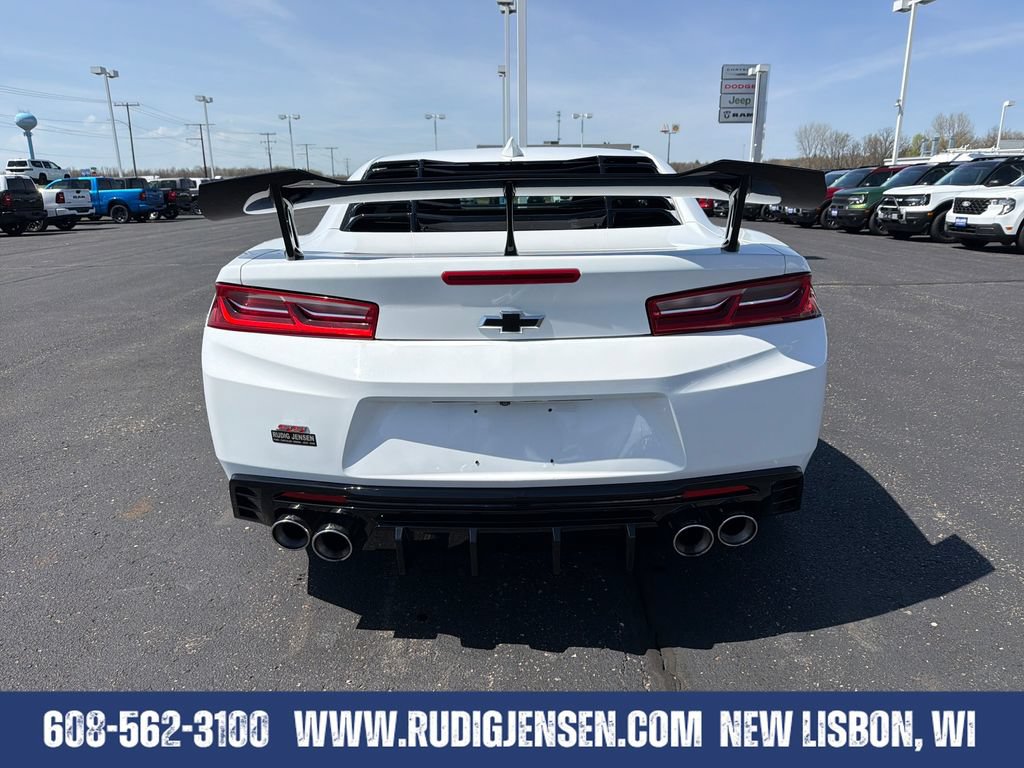 Used 2018 Chevrolet Camaro SS RWD image 4