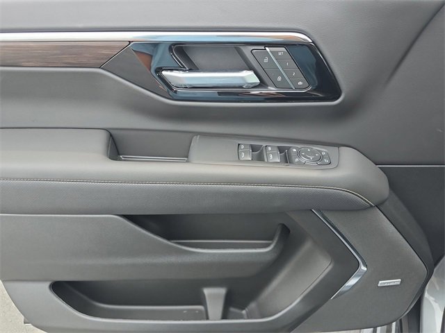 New 2025 Chevrolet Suburban Premier image 22
