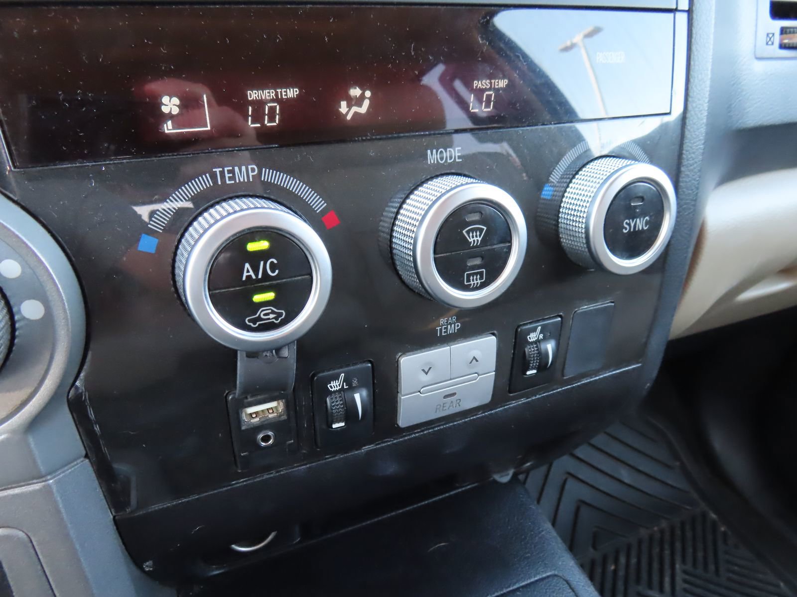 Used 2015 Toyota Sequoia Limited image 30