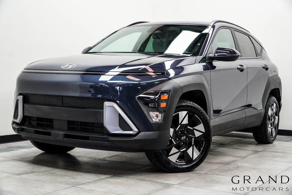 Used 2025 Hyundai Kona SEL image 1