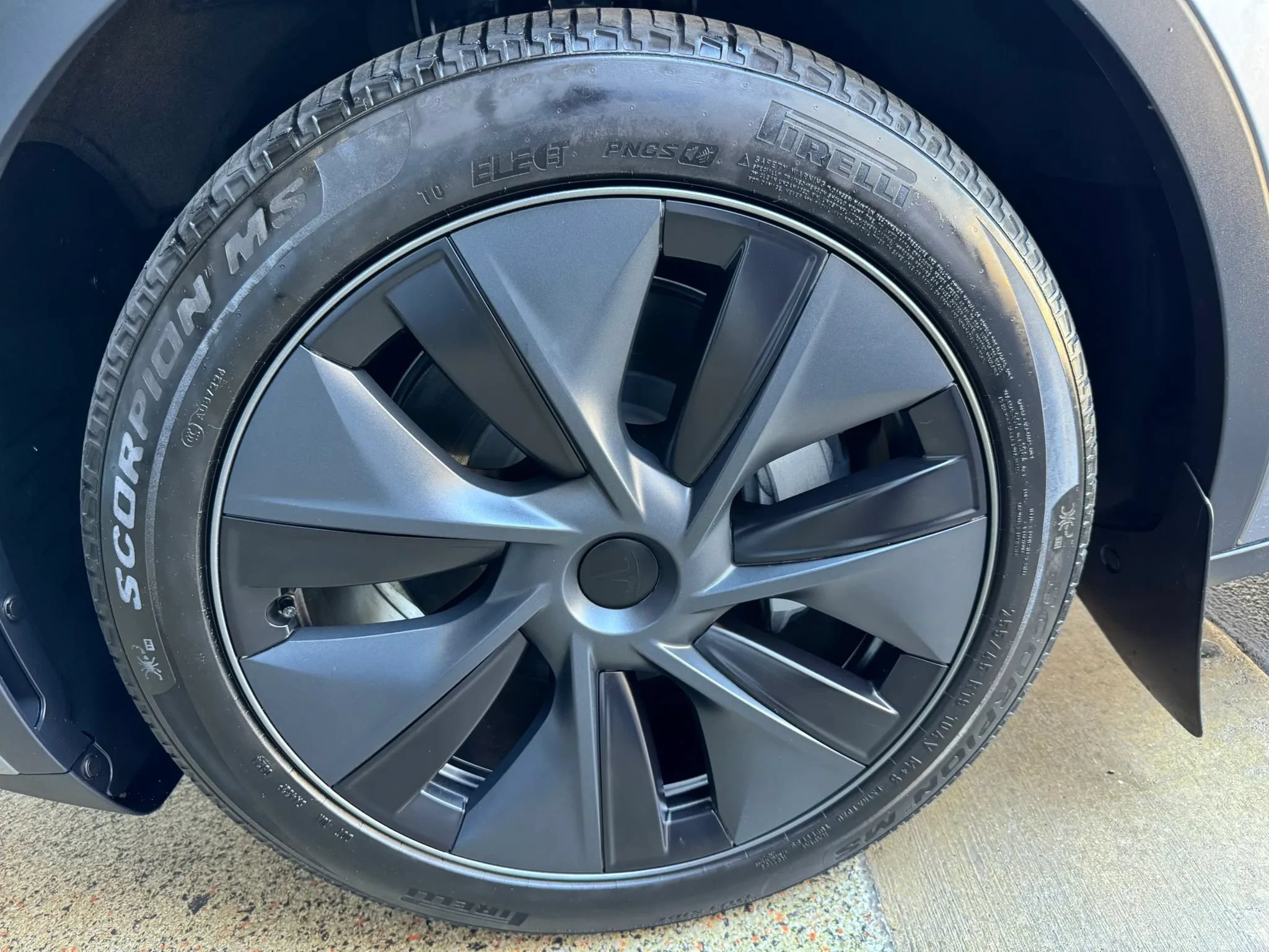 Used 2024 Tesla Model Y Long Range AWD/4WD image 25