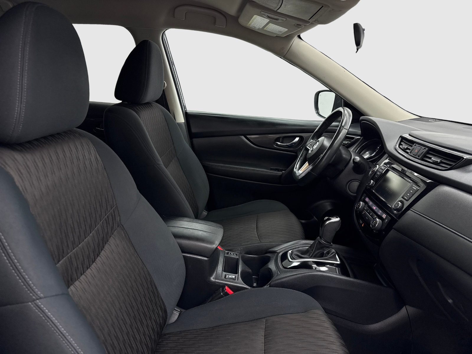 Used 2018 Nissan Rogue SV AWD/4WD image 38