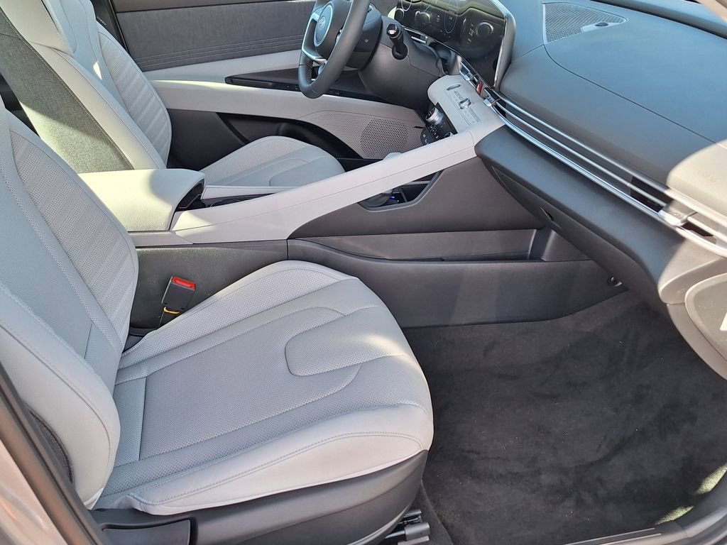 New 2026 Hyundai Elantra Limited image 21