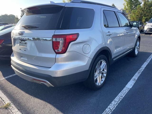 Used 2017 Ford Explorer XLT w/ Equipment Group 202A FWD image 13