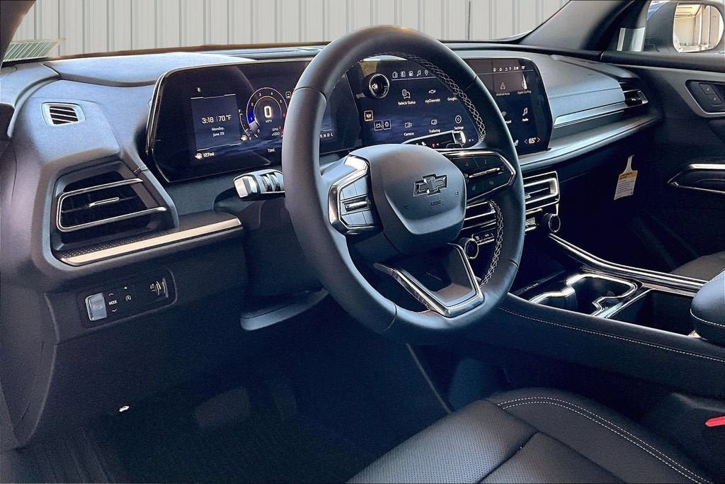 New 2026 Chevrolet Traverse LT w/ Driver Confidence Package FWD image 3