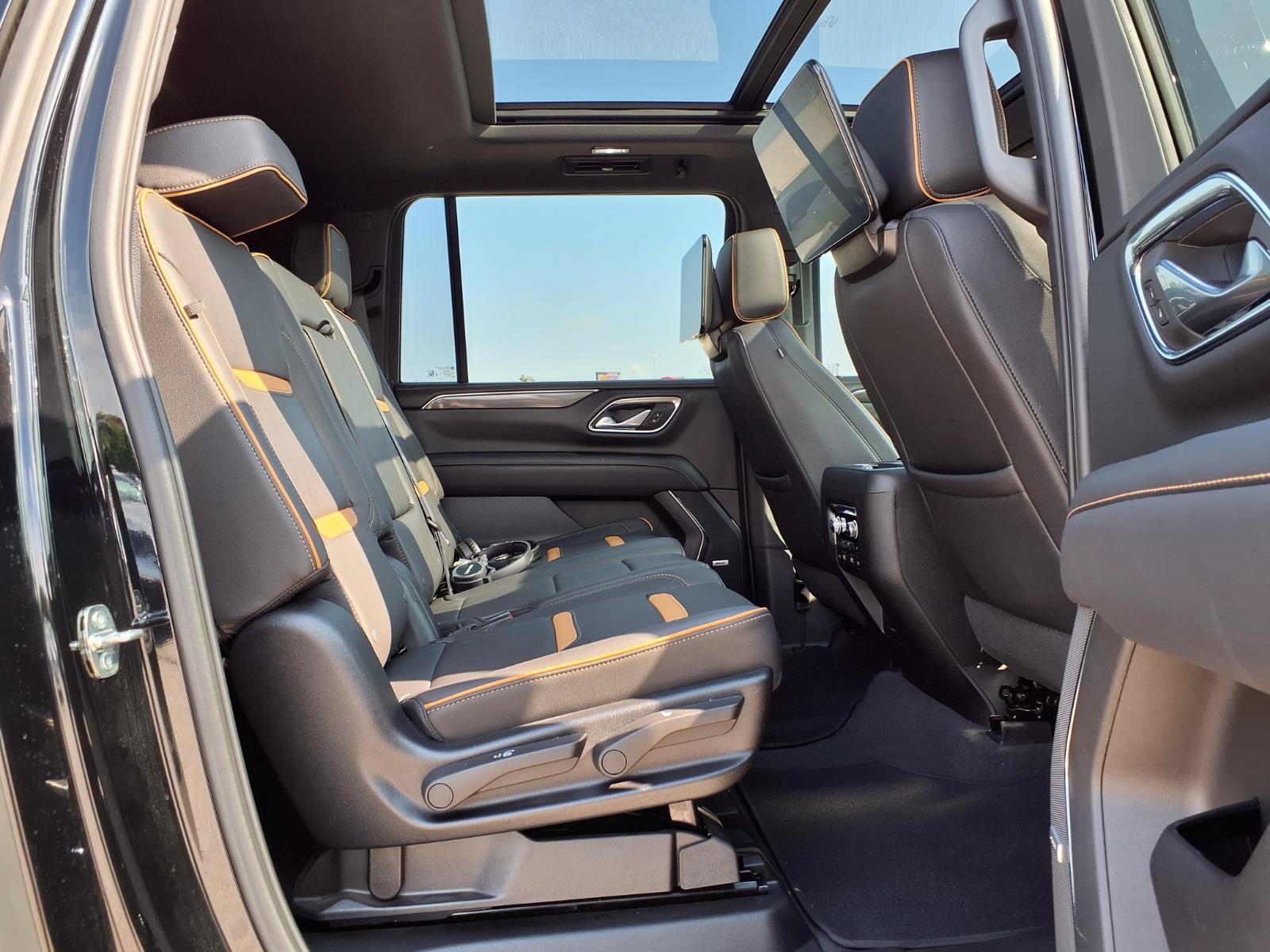 Used 2024 GMC Yukon XL AT4 AWD/4WD image 32