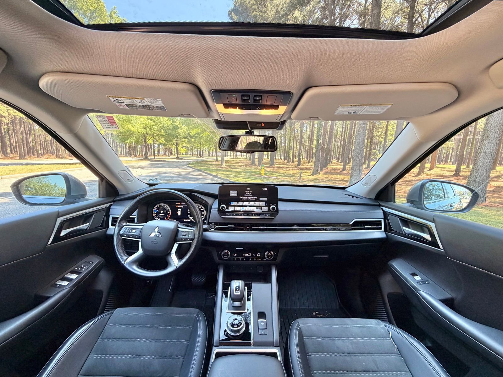 Used 2024 Mitsubishi Outlander AWD image 2