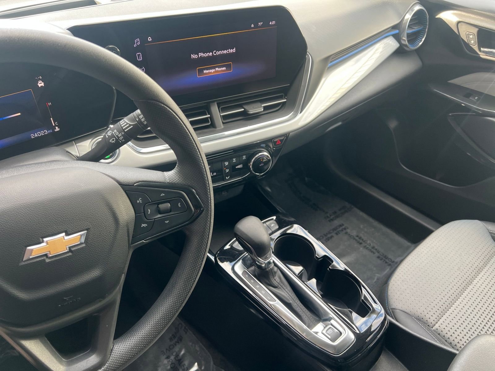 Used 2025 Chevrolet Trax LT FWD image 20