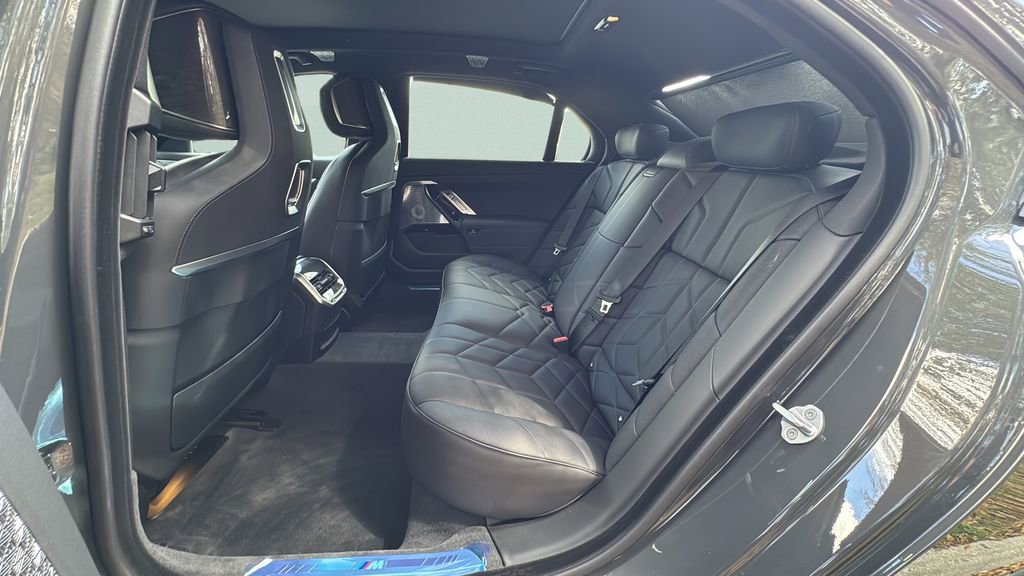 New 2026 BMW 760i xDrive image 25
