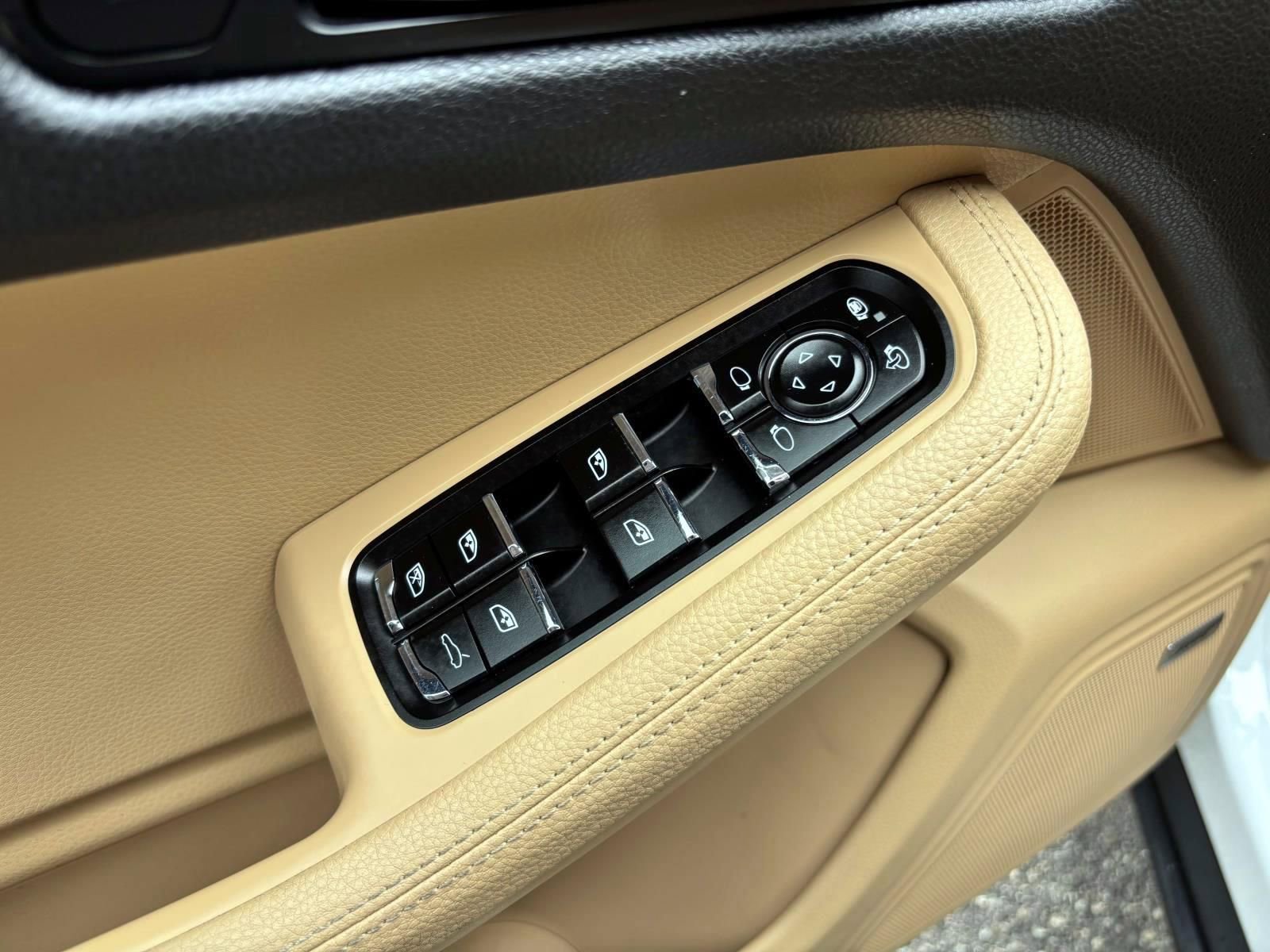 Used 2017 Porsche Macan image 24