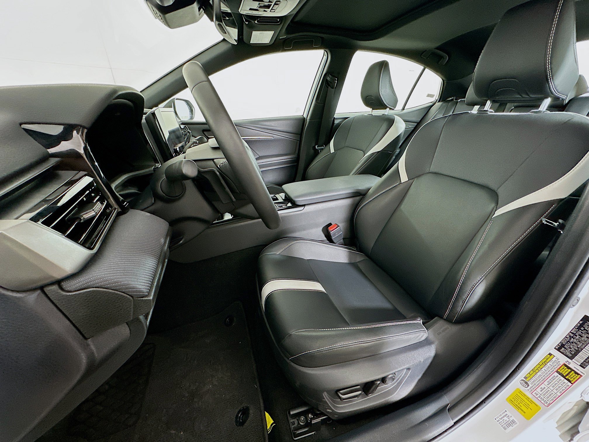 Used 2025 Toyota Camry SE w/ Convenience Package image 13