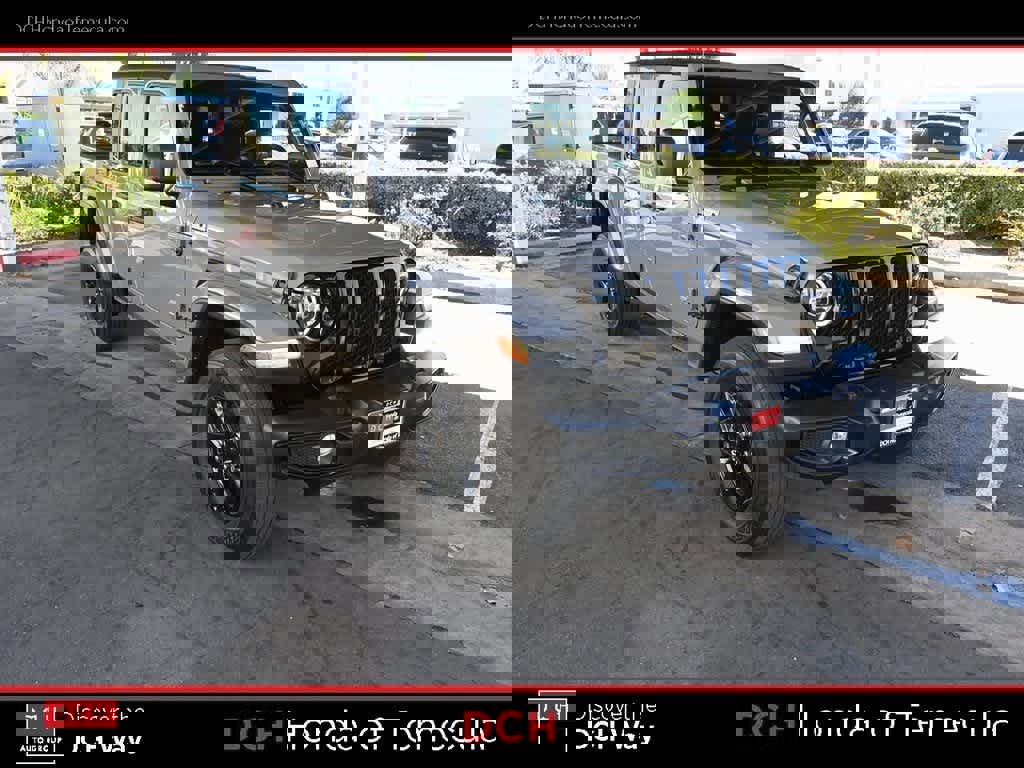 Used 2022 Jeep Gladiator Sport image 3