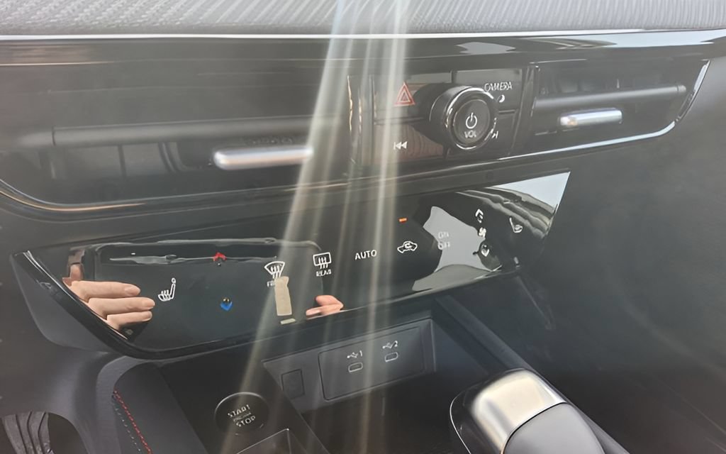 New 2026 Nissan Kicks SR w/ SR Premium Package FWD image 14