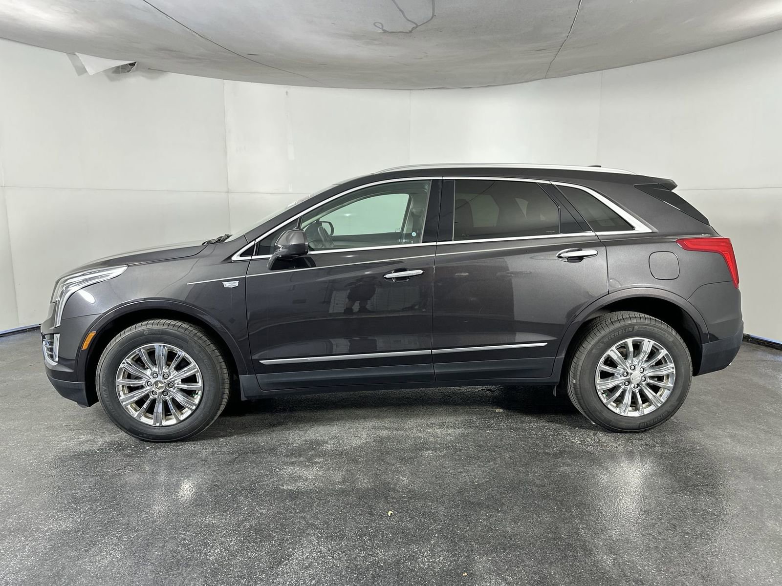 Used 2017 Cadillac XT5 Luxury w/ Driver Awareness Package image 8