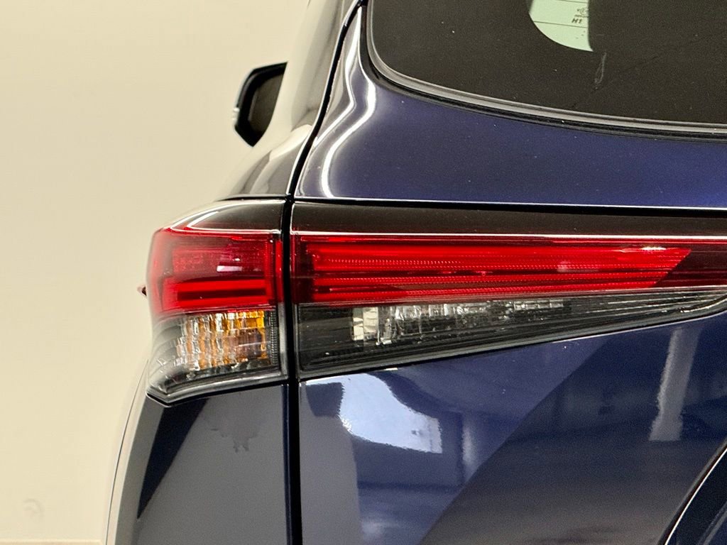 Used 2026 Toyota Highlander Platinum image 11