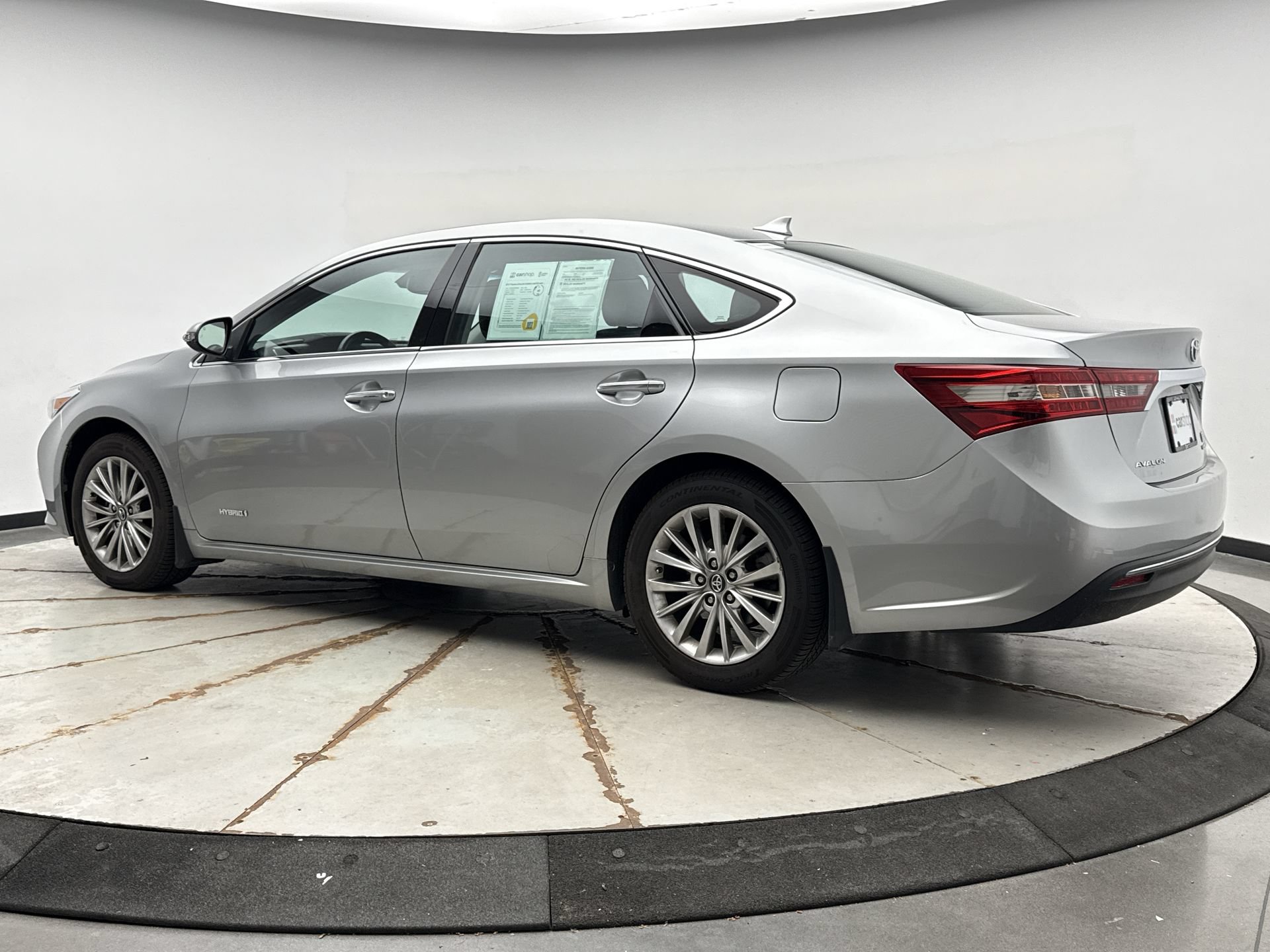 Used 2017 Toyota Avalon Limited w/ All Weather Liner Package FWD image 3