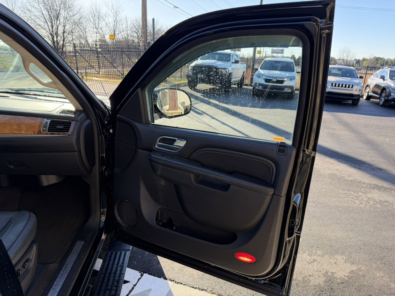 Used 2012 Cadillac Escalade ESV Platinum image 18