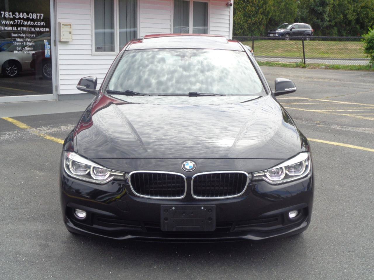 Used 2018 BMW 320i xDrive Sedan w/ Convenience Package AWD/4WD image 13