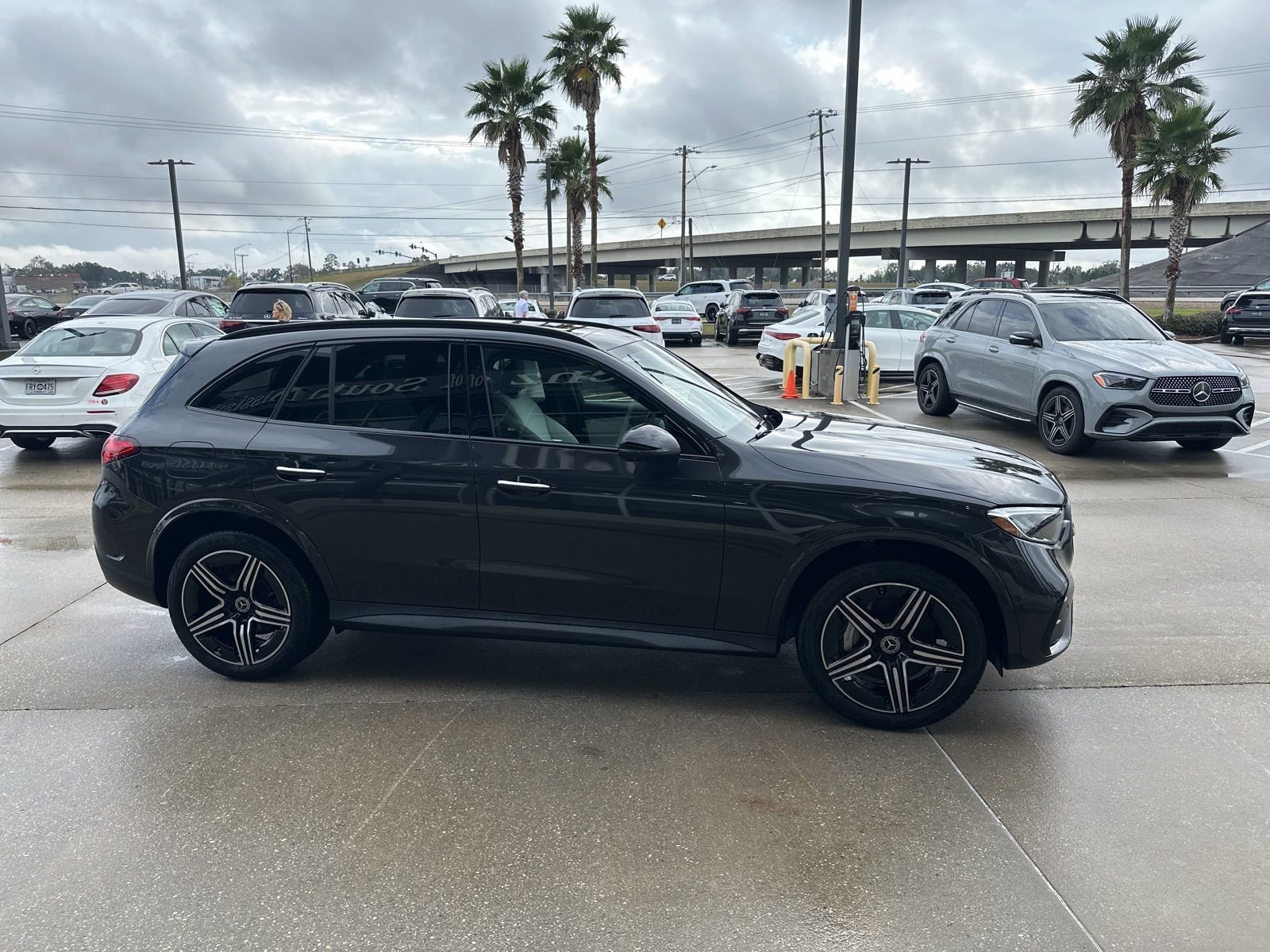 Used 2025 Mercedes-Benz GLC 300 4MATIC image 4