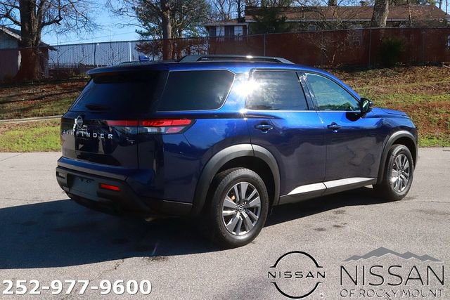 Used 2025 Nissan Pathfinder SV image 6