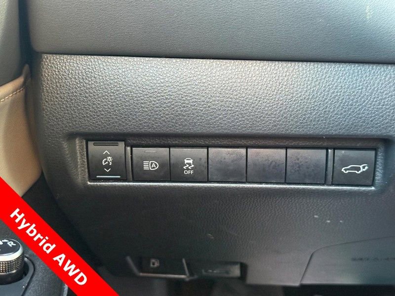 Used 2021 Toyota Venza LE w/ Carpet Mat Package (TMS) image 29