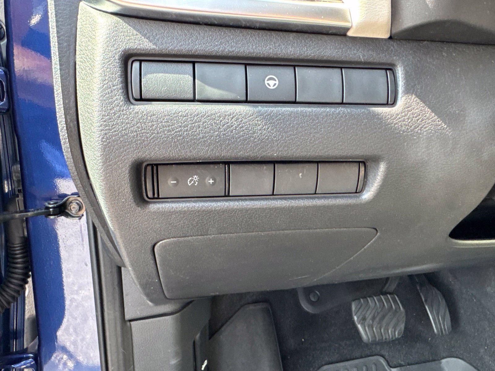 Used 2023 Nissan Rogue SV FWD image 18