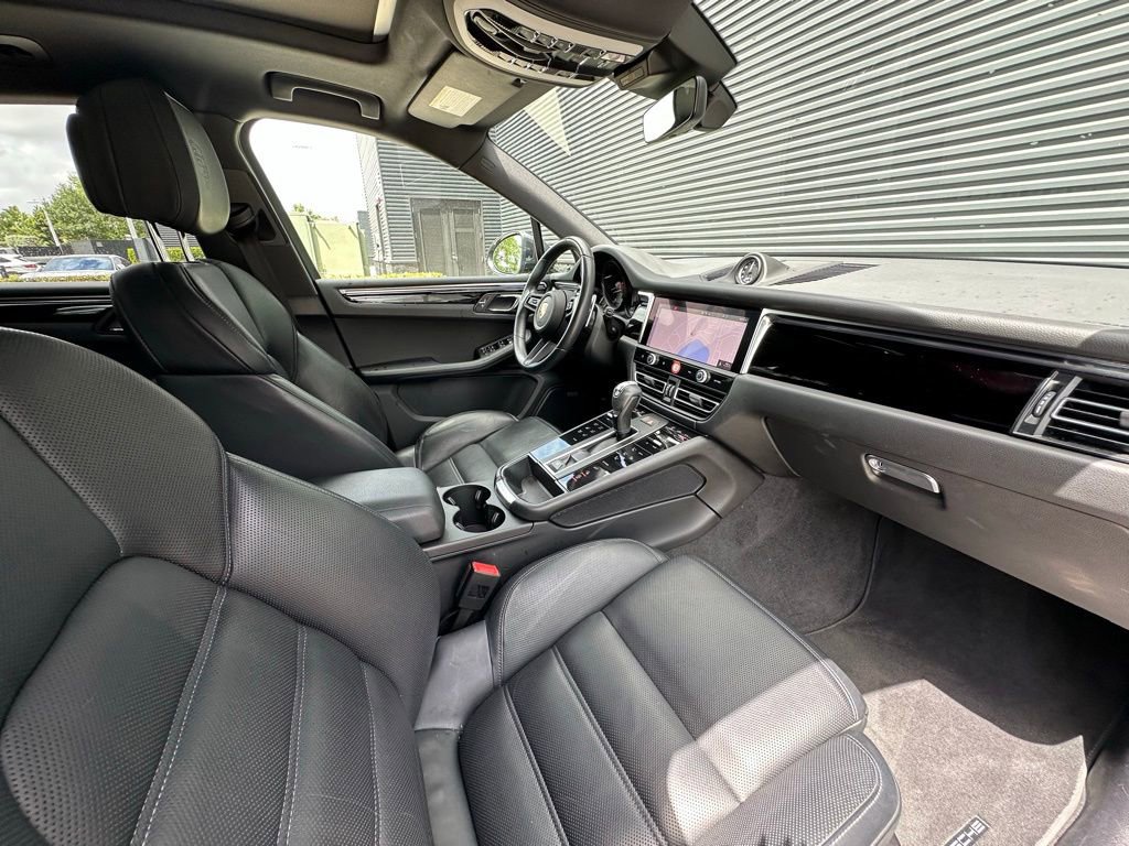 Certified 2024 Porsche Macan AWD/4WD image 39