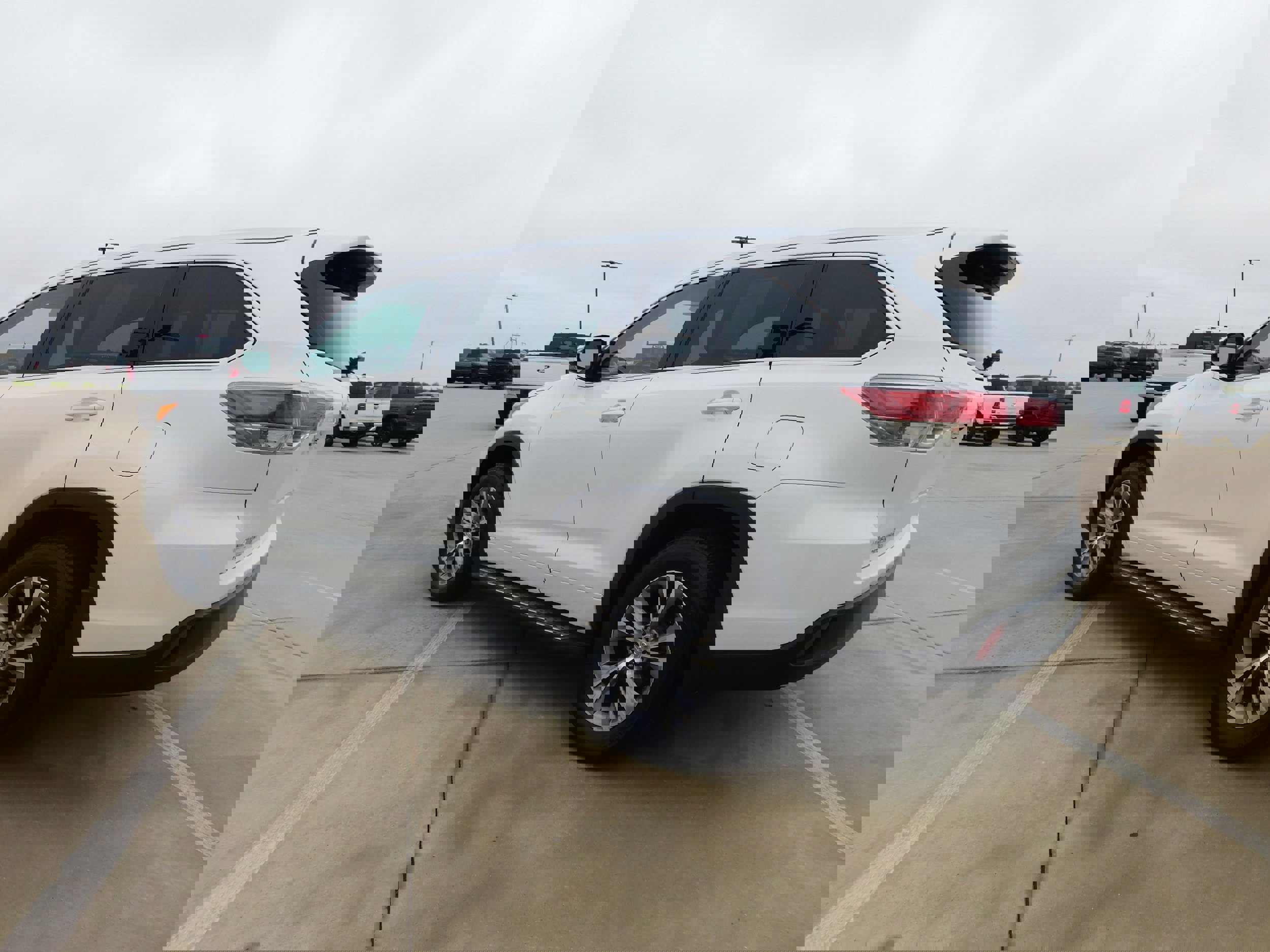 Used 2014 Toyota Highlander XLE image 4
