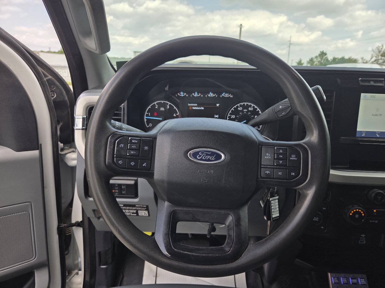 Used 2024 Ford F550 4x4 SuperCab Super Duty image 12
