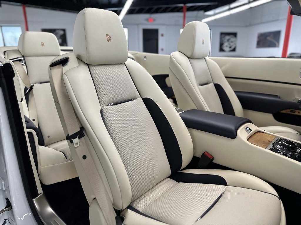 Used 2020 Rolls-Royce Dawn image 22