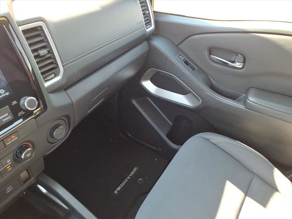 Used 2023 Nissan Frontier SV image 35