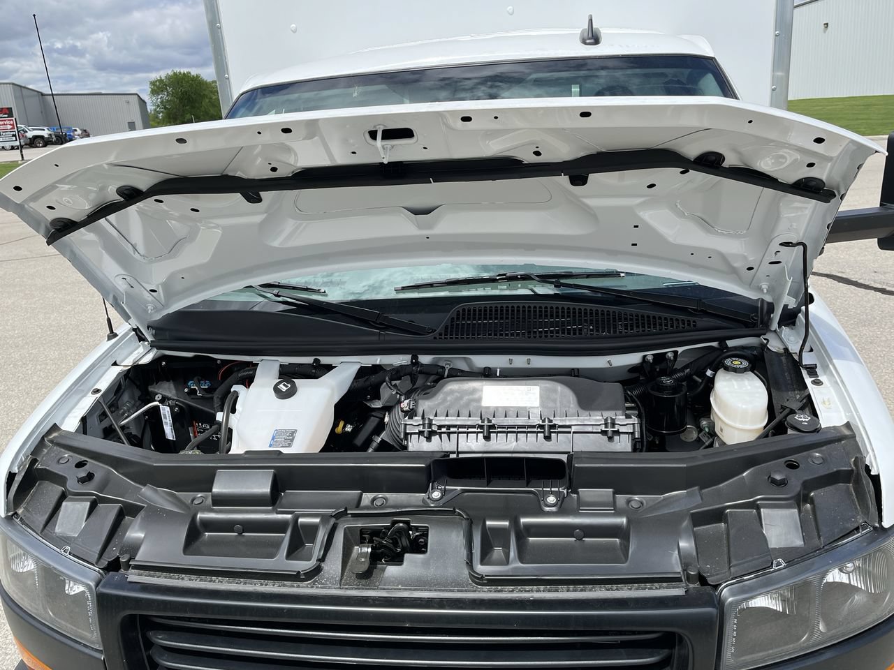 New 2026 GMC Savana 3500 Extended w/ Power Convenience Package RWD image 18