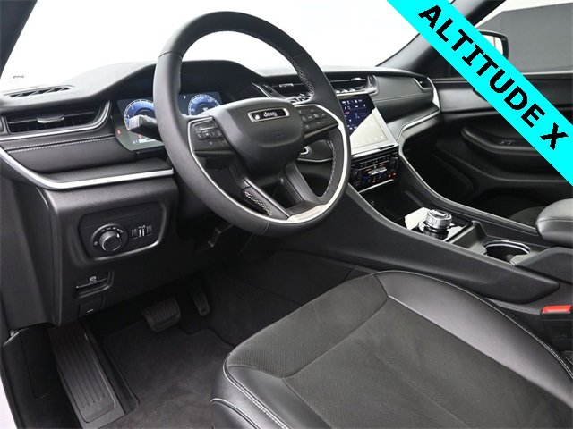 Used 2023 Jeep Grand Cherokee Altitude image 8