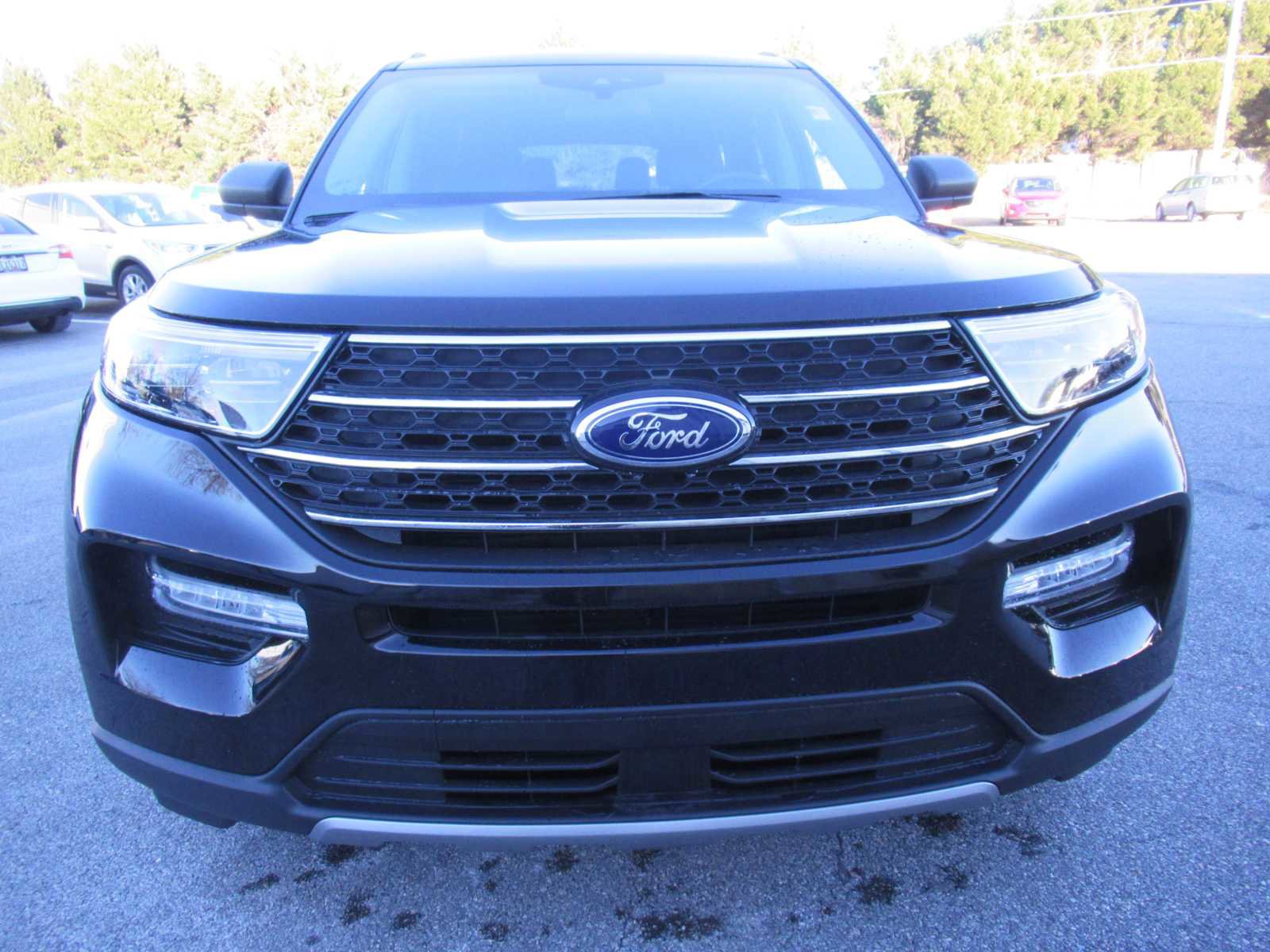 Used 2023 Ford Explorer XLT w/ Equipment Group 202A image 2